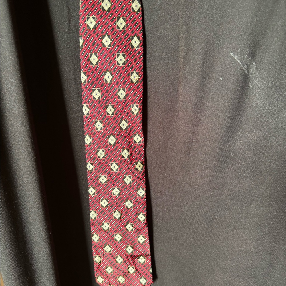 Brioni Red and Black Geometric Tie